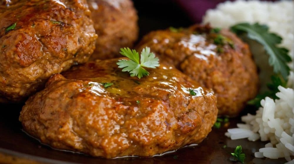 Златисти плоски кюфтета с ароматен ориз и лук