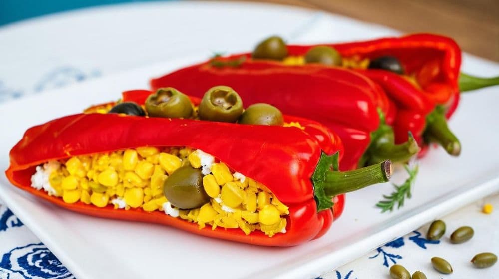Пълнени чушки с царевична паеля
