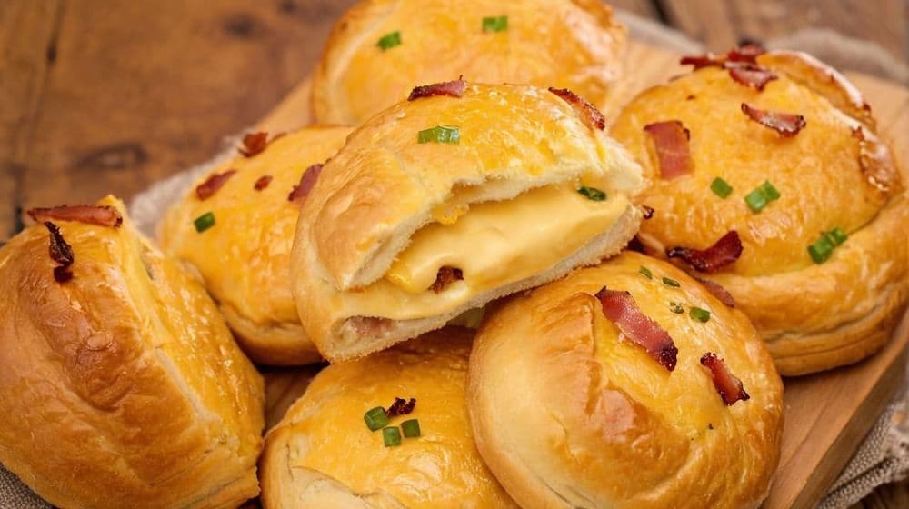 Кифлички с бекон и чедър от Тексас